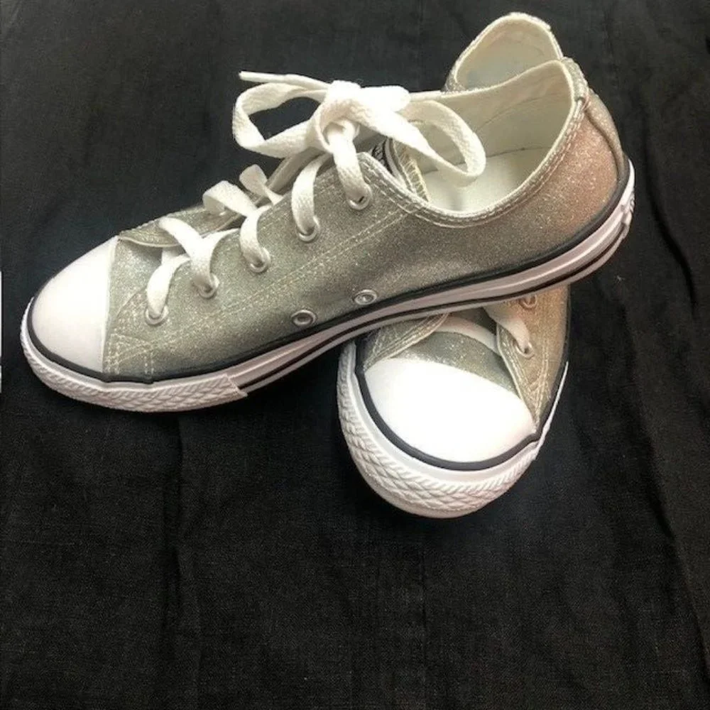 Junior Converse All-Star Chuck Taylor Silver Glitter Low Sneakers [641727C]‎
